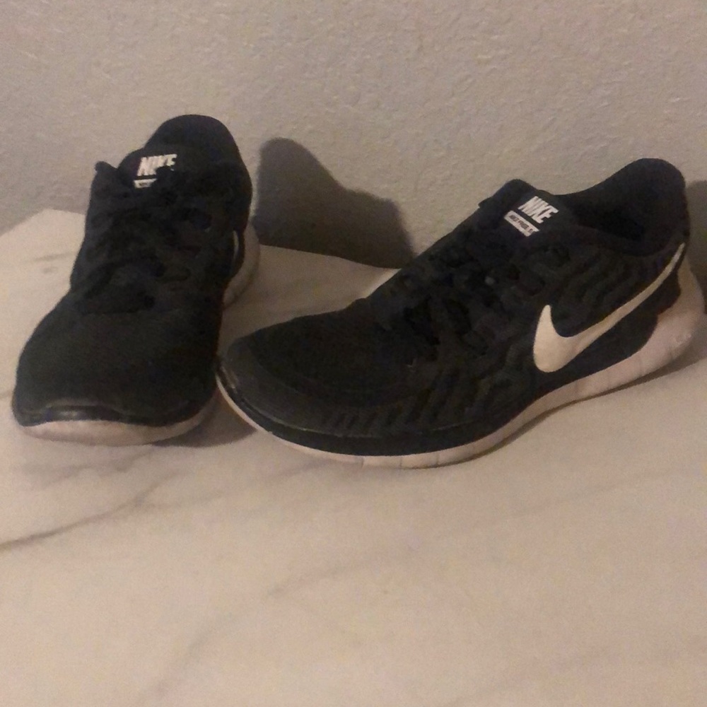 Nike Free 5.0 tennis shoes